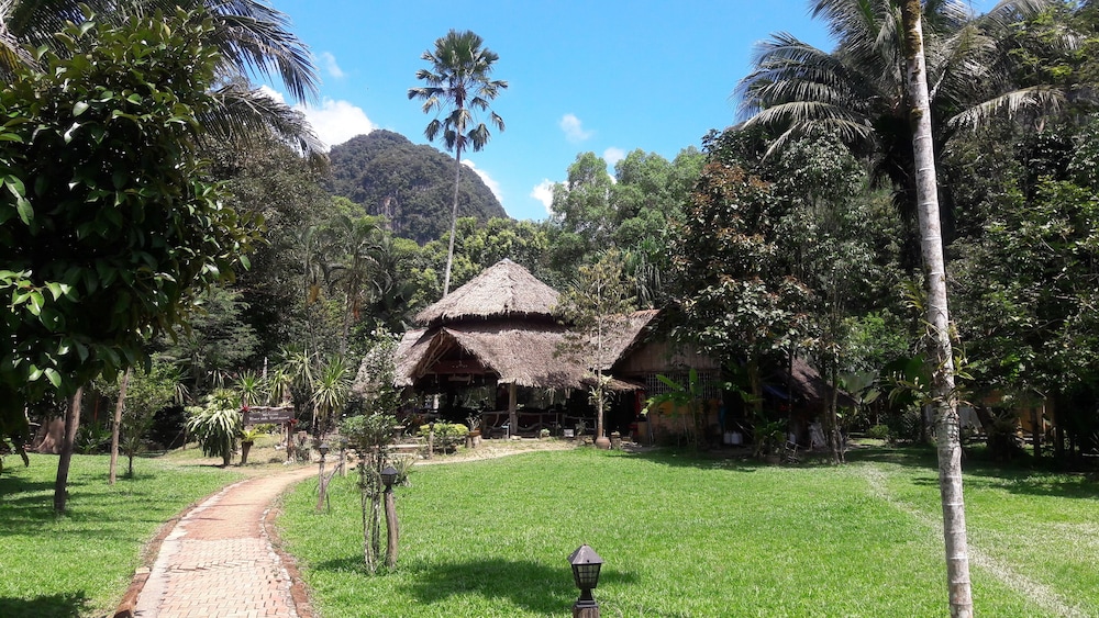 Baan Khao Sok Resort