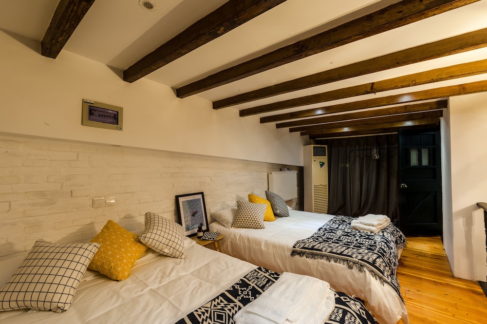 Qiyu Homestay - West Nanjing Road Branch