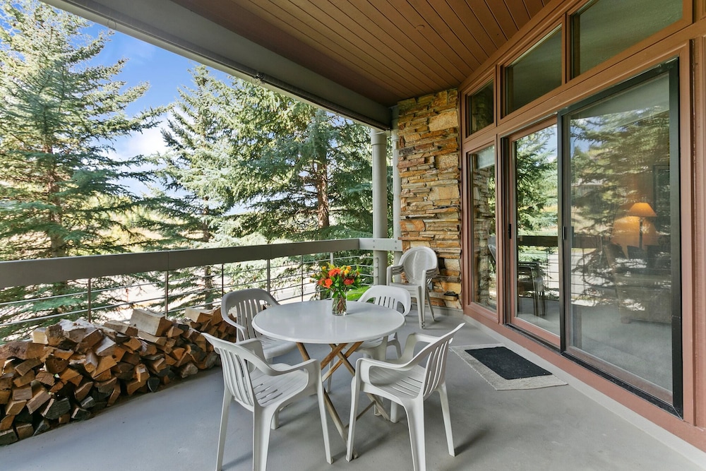 Powder Run at Deer Valley Resort - Two Bedroom Condo with Hot Tub #A13 2 Condo