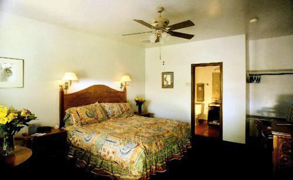 Casa de San Pedro Bed & Breakfast
