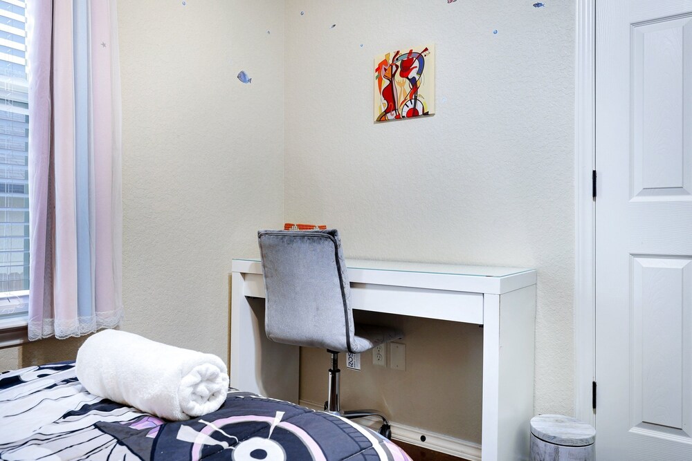 Modern Pet-friendly Duplex Near River Walk 3 Bedroom Duplex