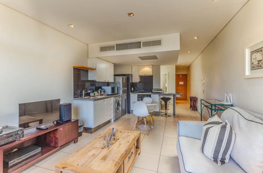 De Waterkant Studio Apartment, Fully Furnished and Equipped No0803