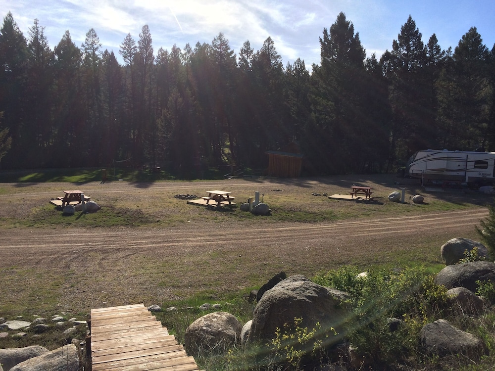 Boulder Creek Lodge - Campsite