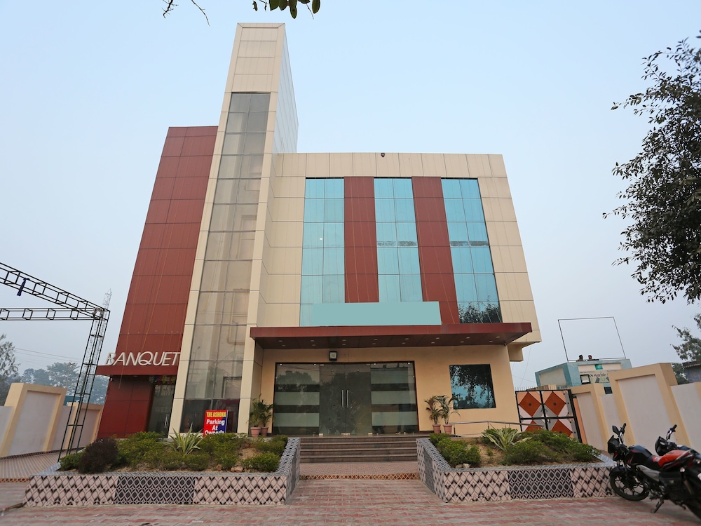 OYO 11008 The Ashoka Hotel