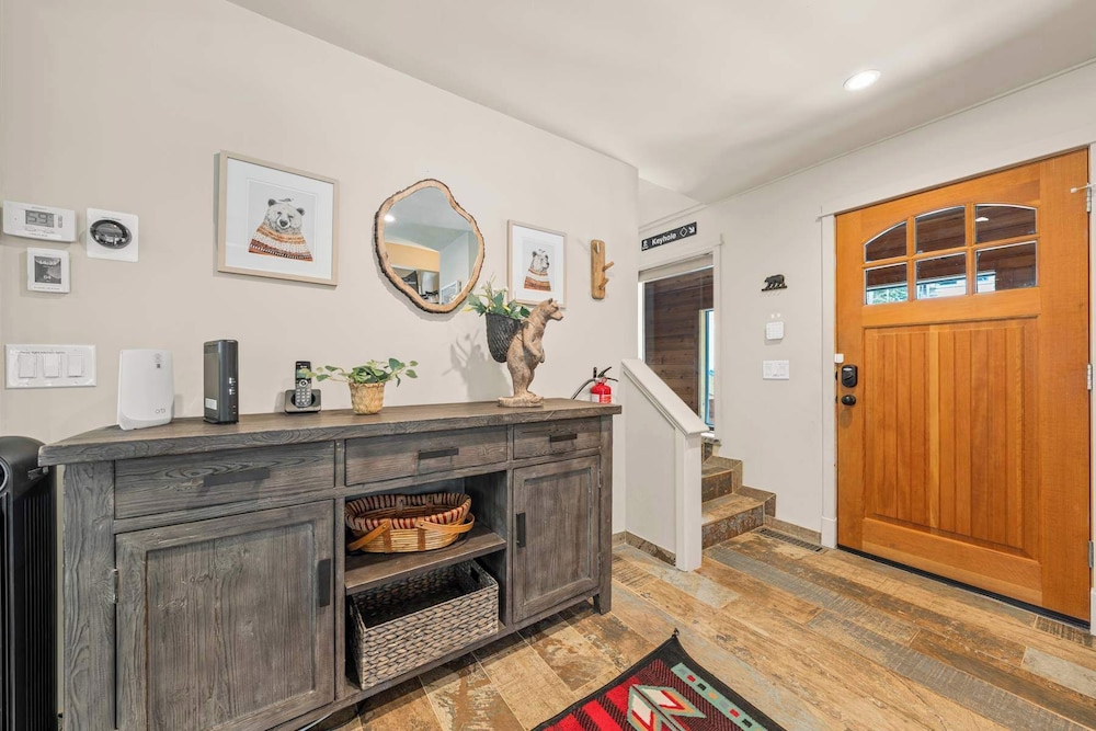 Tahoe City Retreat For 8!