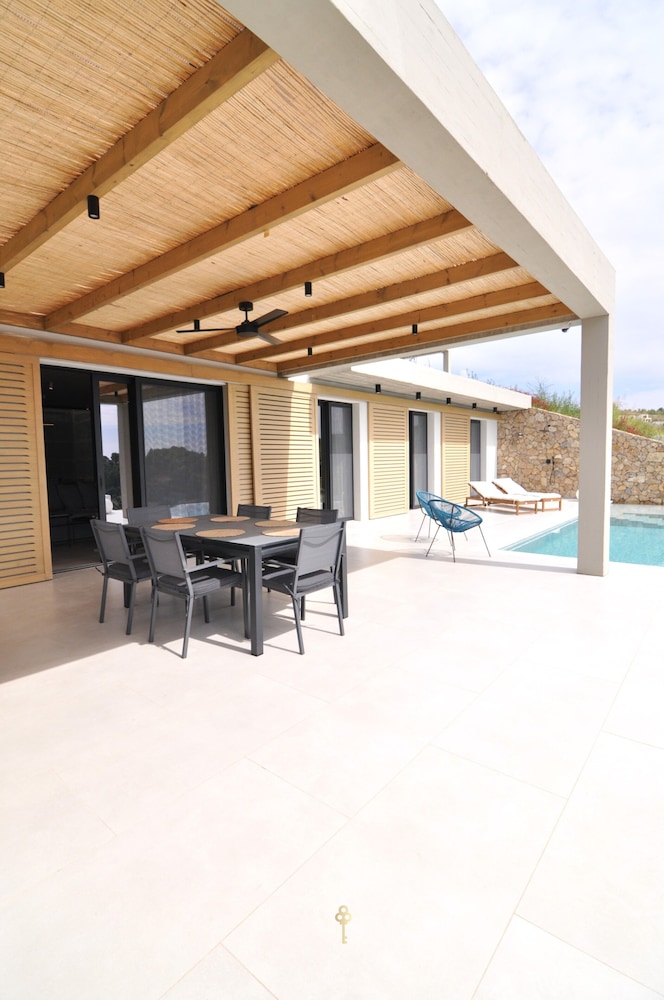 Zennova 52 Villa Cueva