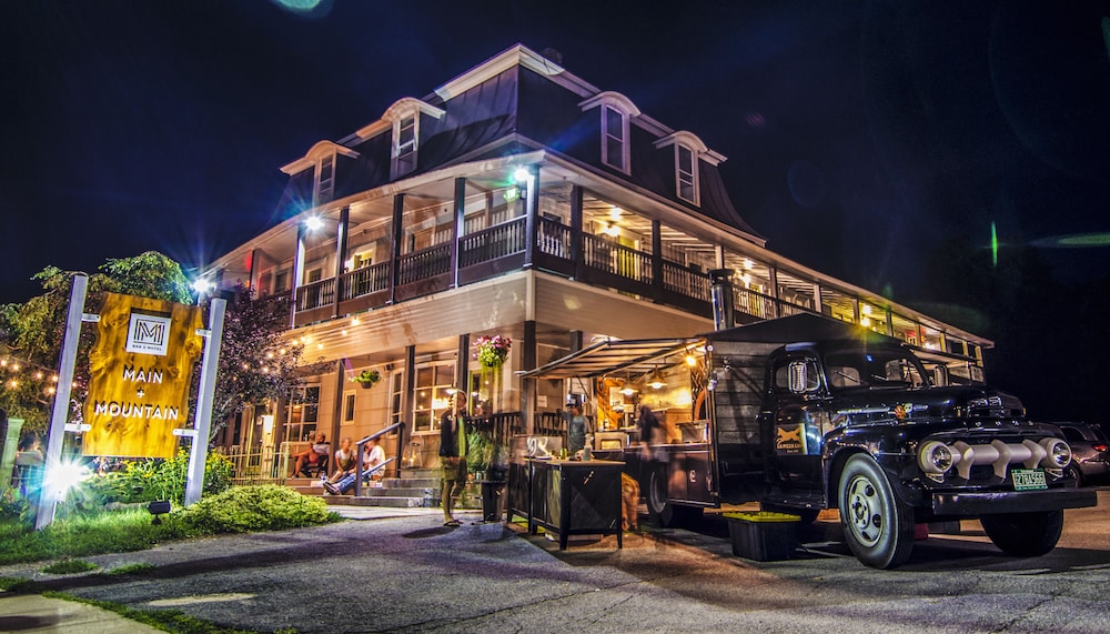 Main and Mountain Bar & Motel