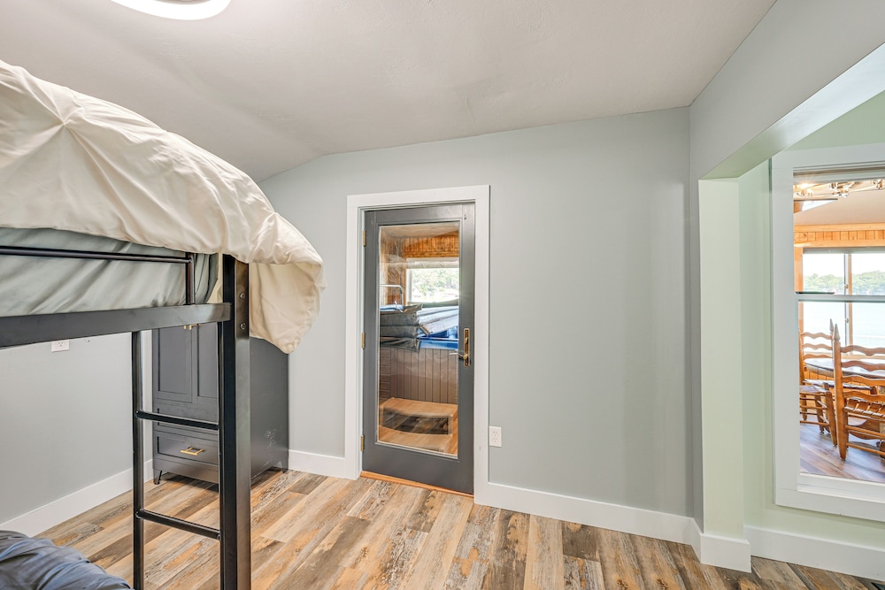 Private Indoor Hot Tub: Fish & Boat on Sylvan Lake