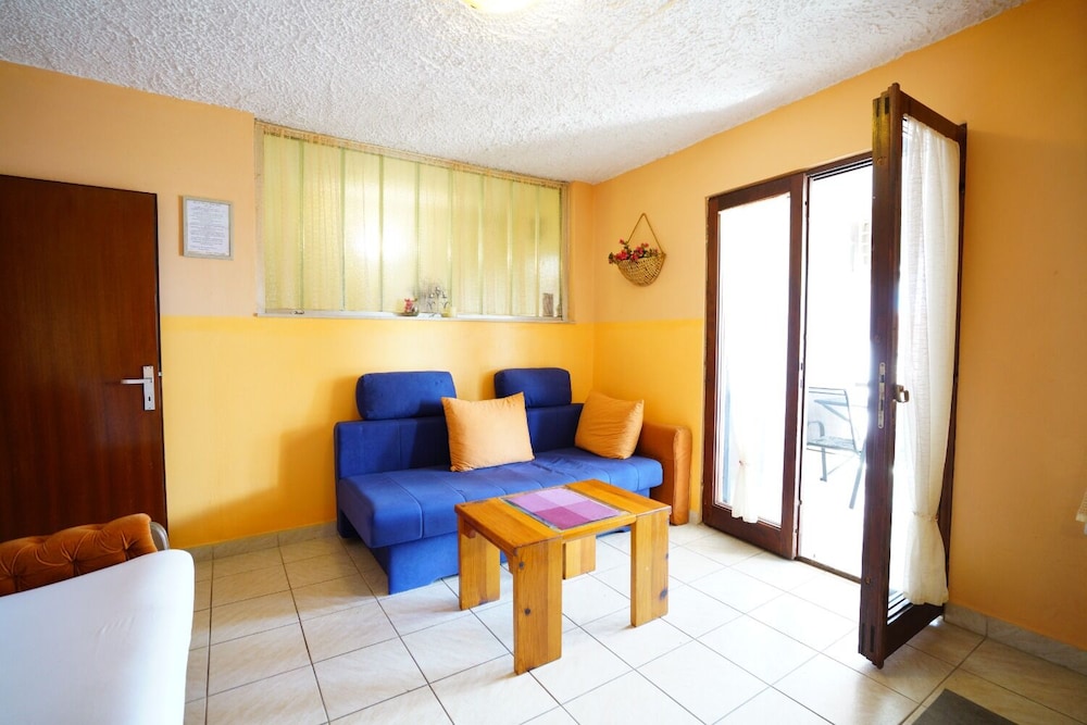 Lile - Comfortable 3 Bedroom Apartment - A1 view 2