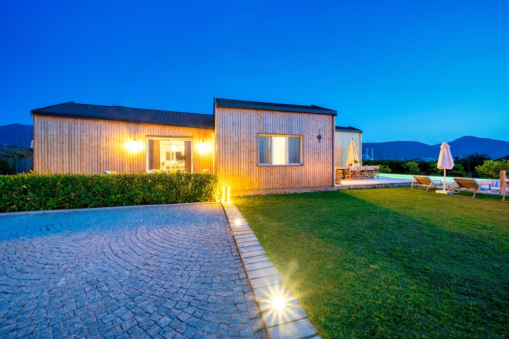 Jaden Farm House view 5