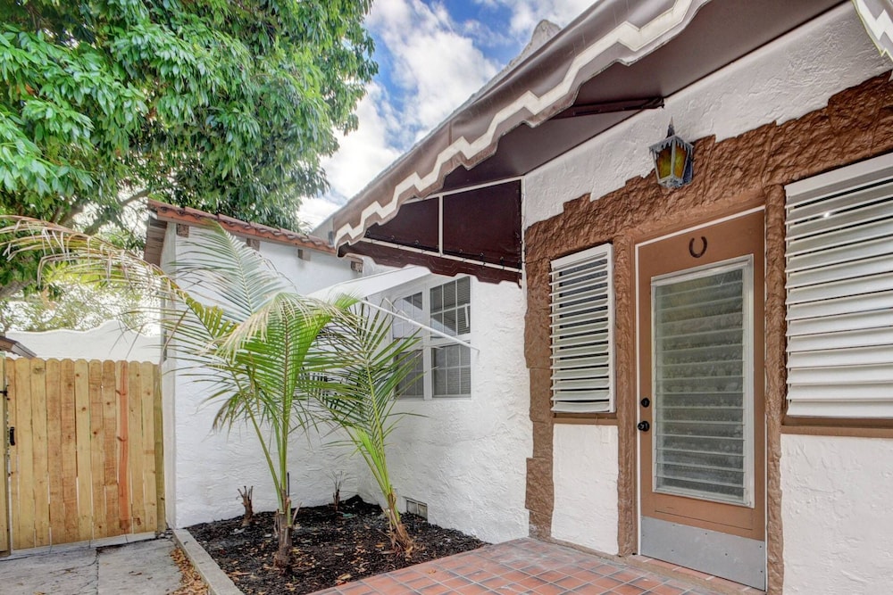 Sunset Home West Palm Beach/close to Downtown/ Shops/ Pet Friendly view 5