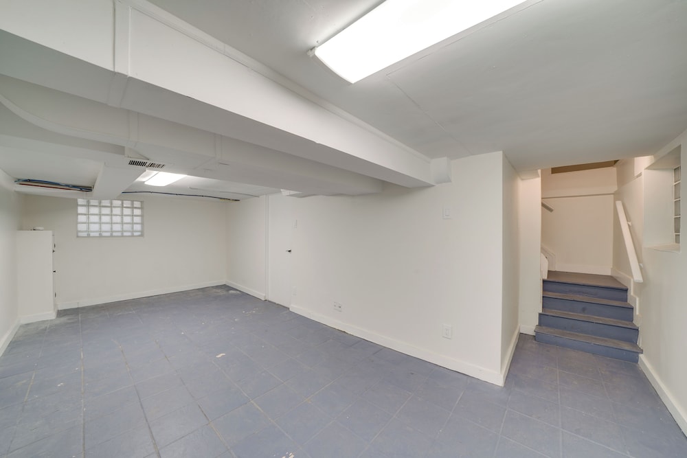 4 Mi to Dtwn: Pet-friendly Home in Pittsburgh