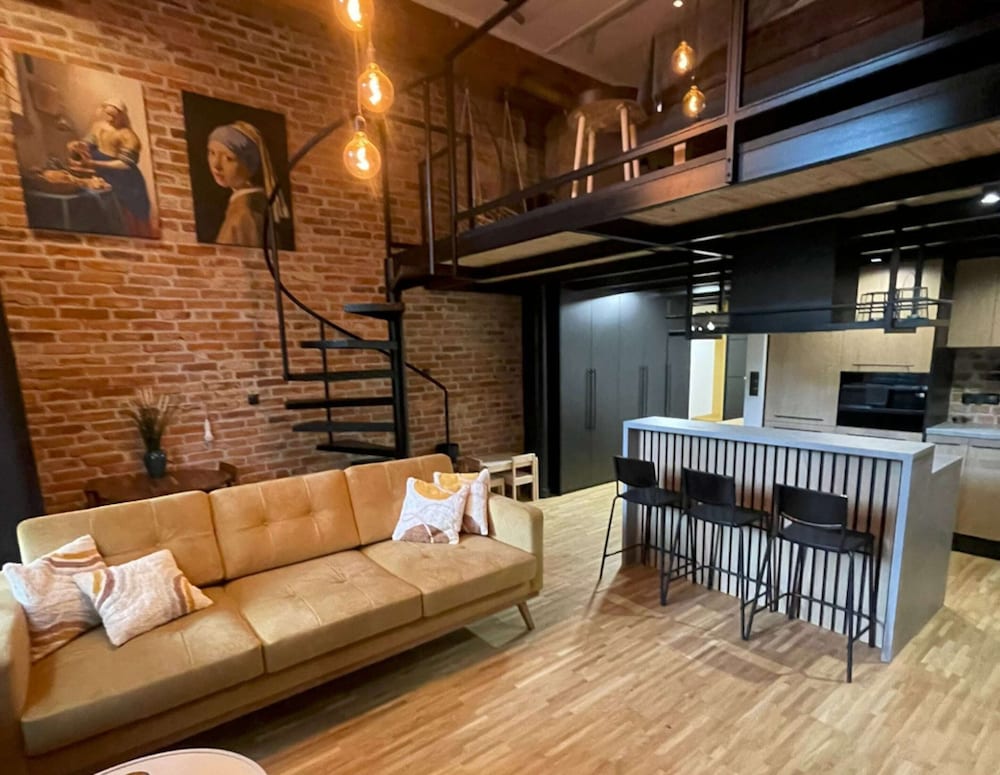 A Comfortable Apartment in the Heart of the City