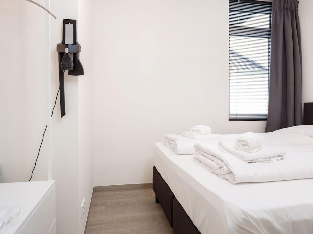 Apartment Near Sneekermeer With Marina Access