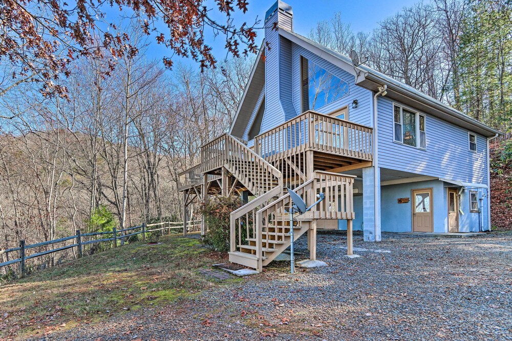 Family-friendly Murphy Cabin w/ Deck & Fire Pit! view 5