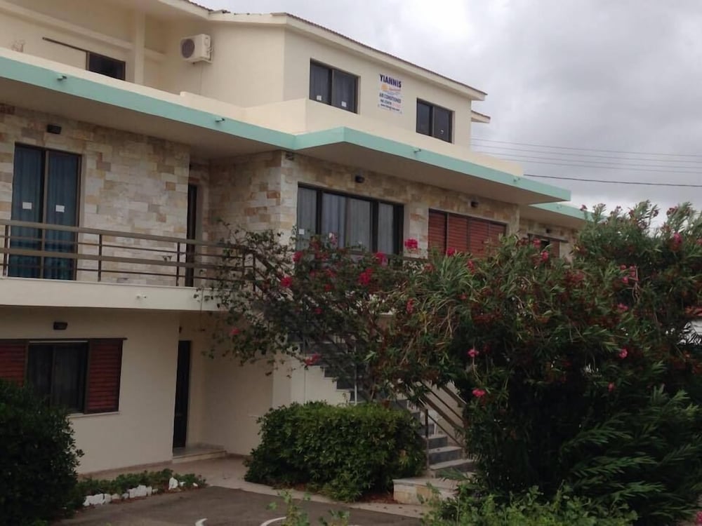 Yiannis Apartments