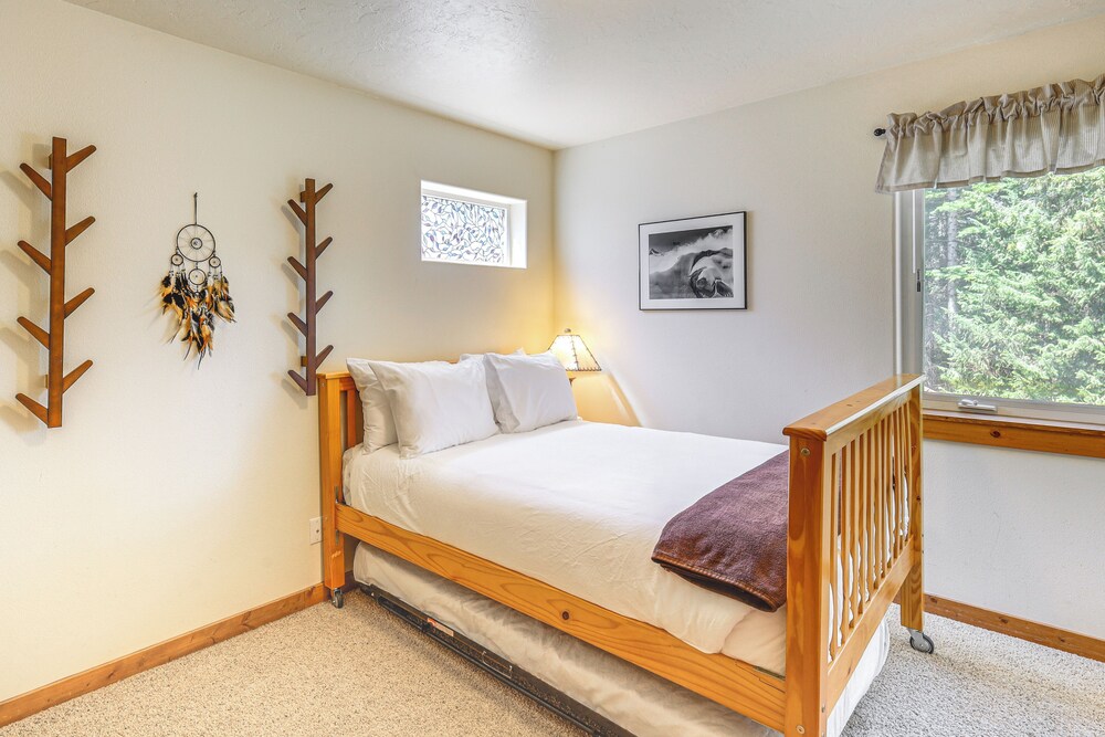 1 Mi to Ponderosa State Park: Condo w/ Pool Access