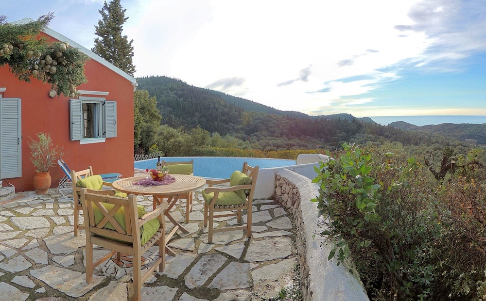 Agios Nikitas Villas