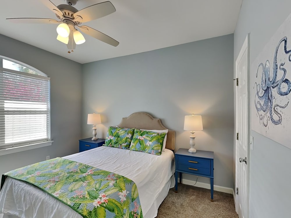 Pair-A-Dice by Southern Vacation Rentals view 2