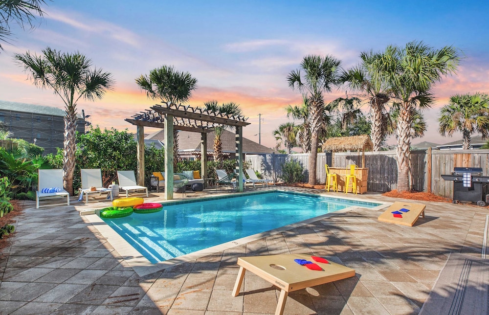 Sleeps 18! Private Pool, Hot Tub, Near Beach Miramar Dream House by Avantstay