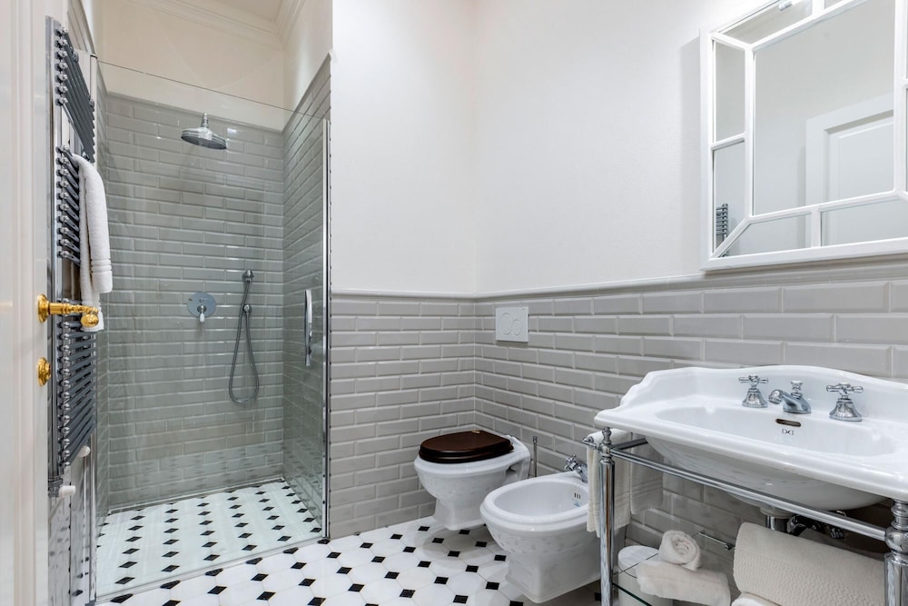 Fantastic 3 BD Apartment Near Santa Maria Novella Via Della Spada