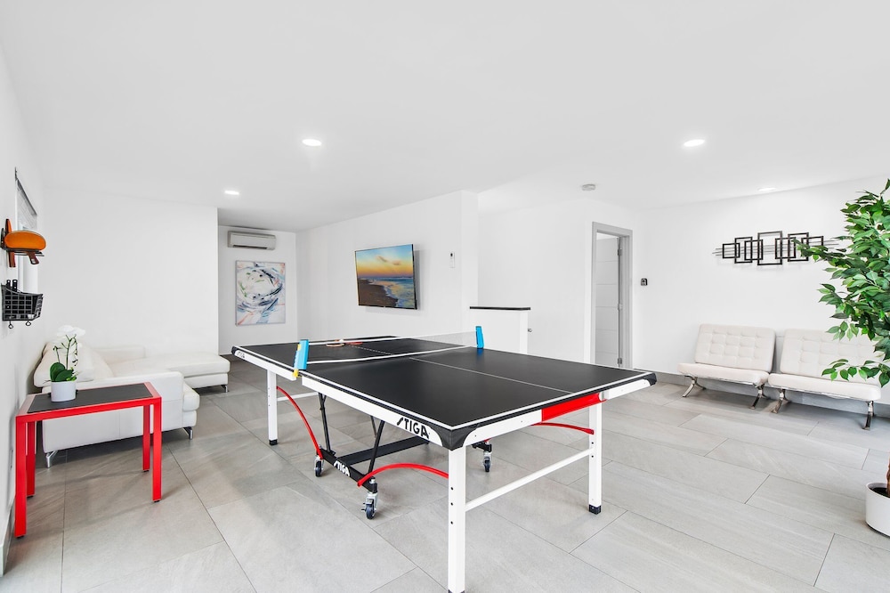 Unique Retreat - Unit C: Charming 2nd-floor Escape