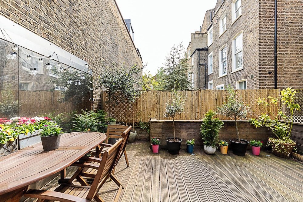 outdoor bbq area
