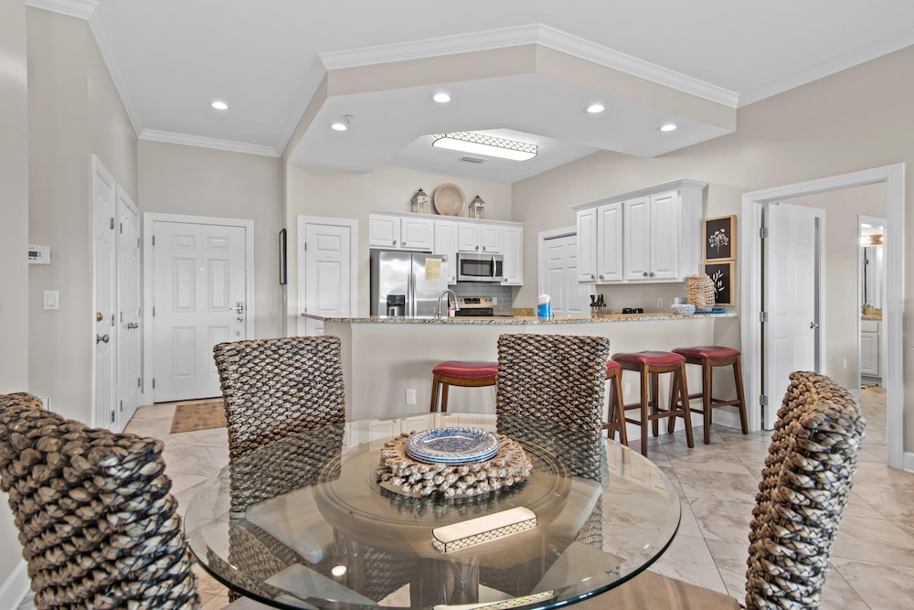 Pavilion Palms 203c