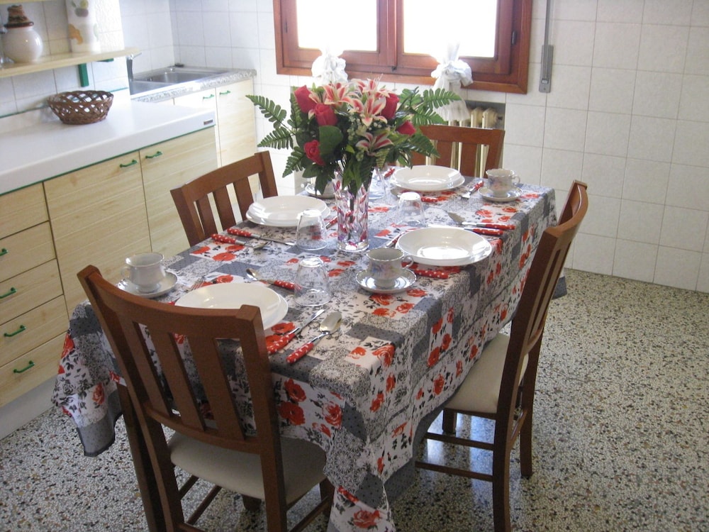 Rosa Cottage