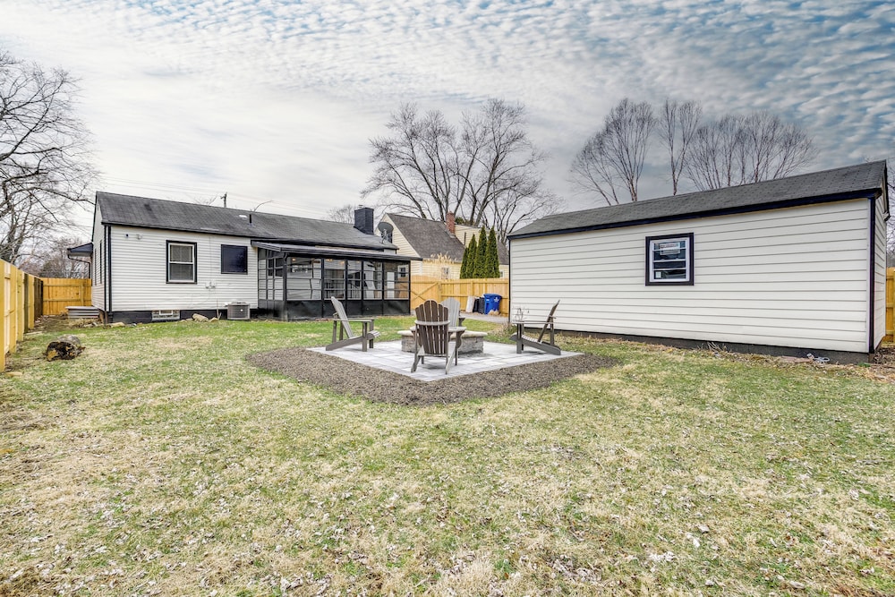 Screened Patio & Fire Pit: Modern Westerville Home