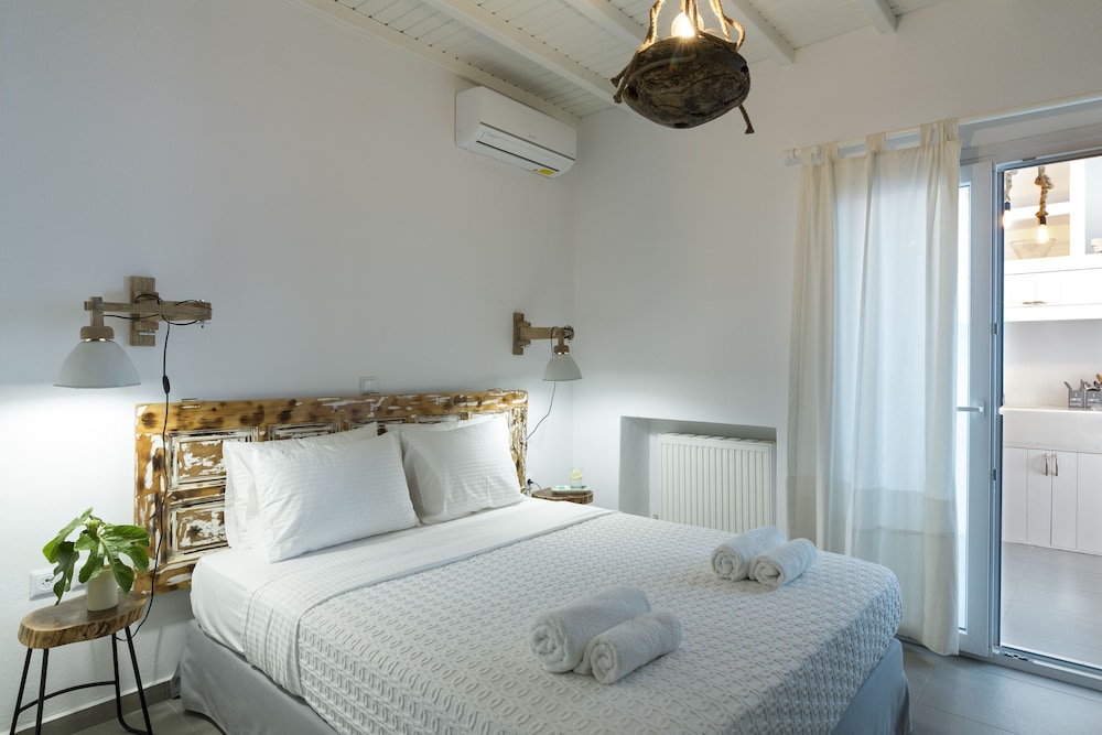Amperian Mykonos Suites & Villas