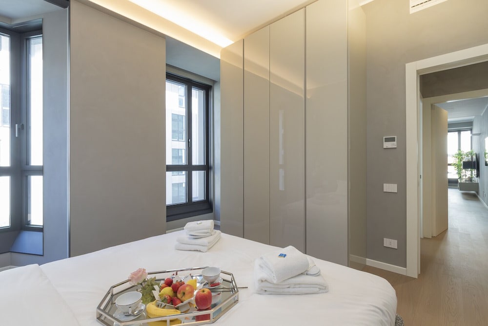 San Babila Central Tower by Rentopolis - High-end 1bdr with panoramic terrace overlooking Duomo