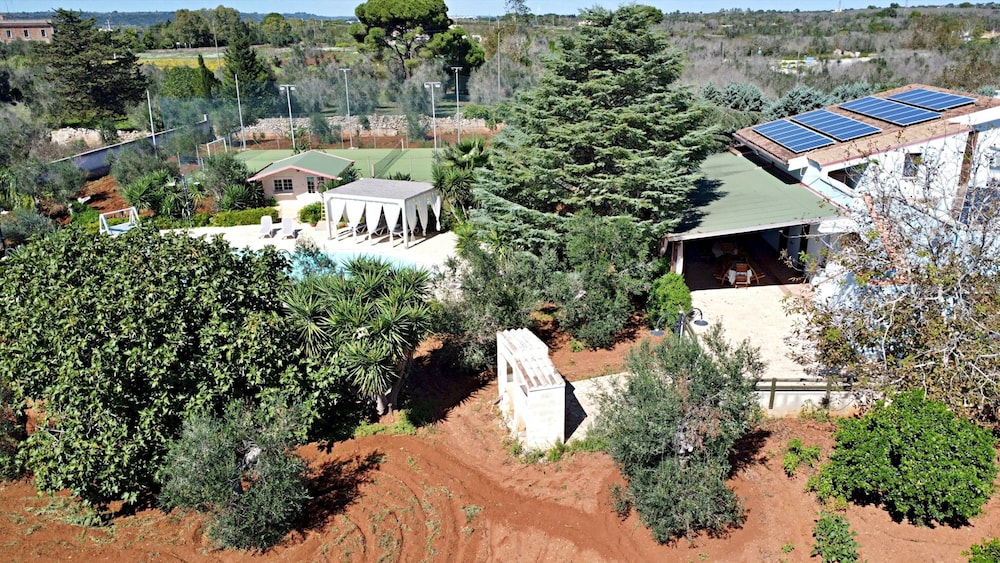Villa Velisia - Con Ampia Piscina E Campo Da Gioco Privato