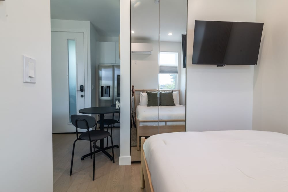 Built 2024 Scandinavian-style Studio With Deck p82