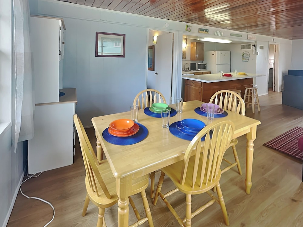 Coastal Den by Ryson Vacation Rentals