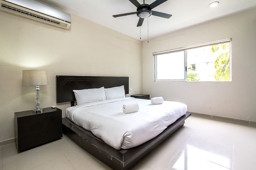 Sabbia Dowtown Condos by Mikitito Rentals