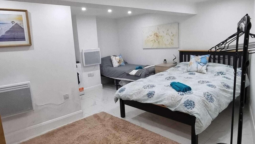 Cozy Sleep 5 Hudds Base -work/travel, Free Parking