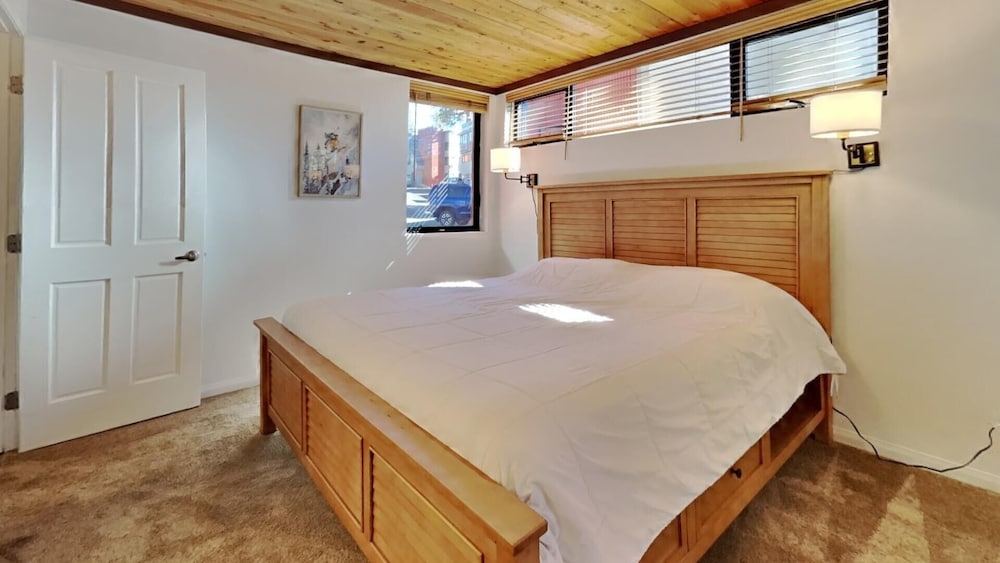 Spacious 2 BR Units at 1849 Condos With Free Pool, Parking & Wifi view 3