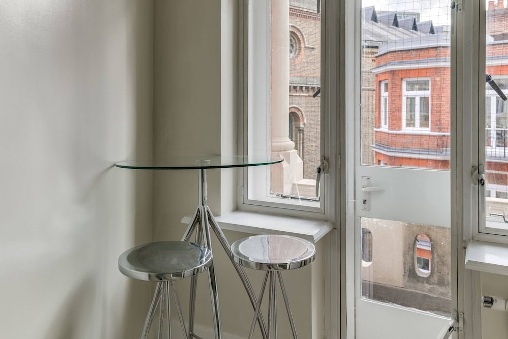 St. James / Westminster Apartment