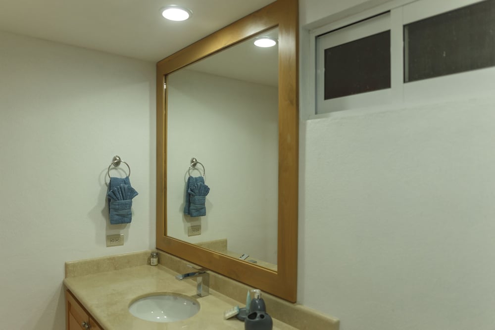 Peninsula 106 2 BR by Casago