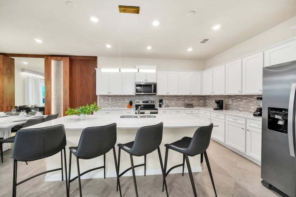 Everyone's Family Fun Home, Slides In Kids Rooms 10 Bedroom Villa
