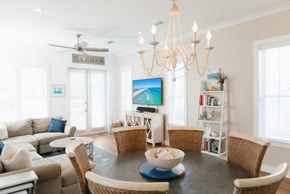 30A Seaclusion by Avantstay Walk to Beach Pool