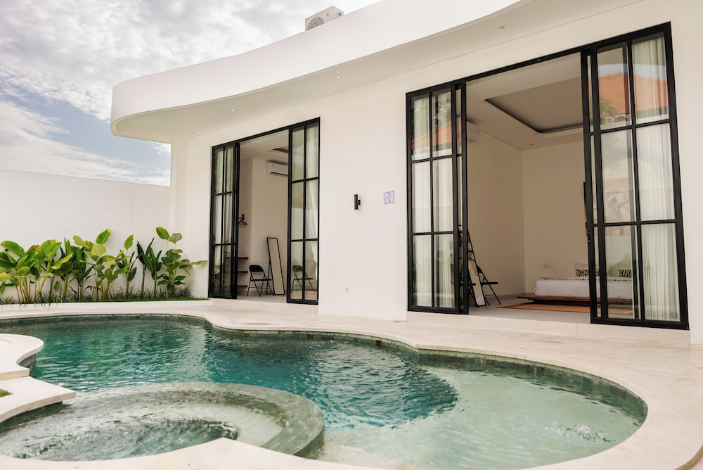 Tropical 2BR Private Villa, 6min Pererenan Beach