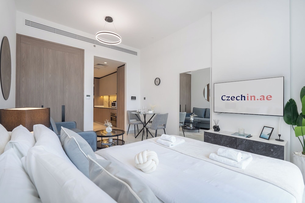 TOP Location | Work and Chill near Miracle Garden