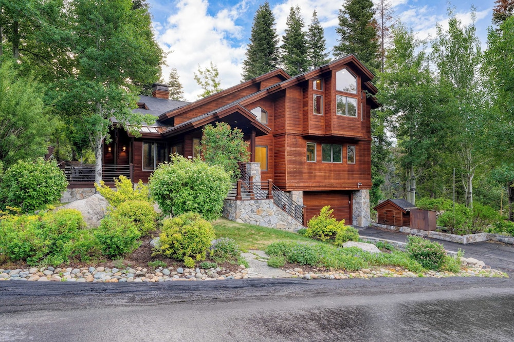 Cedars at Palisades by Avantstay Hot Tub, Resort Access, and Mountain Views