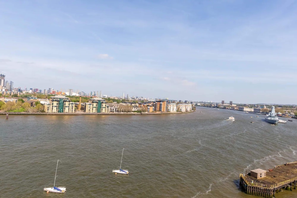 2BD Flat Overlooking the River Thames! - Greenwich