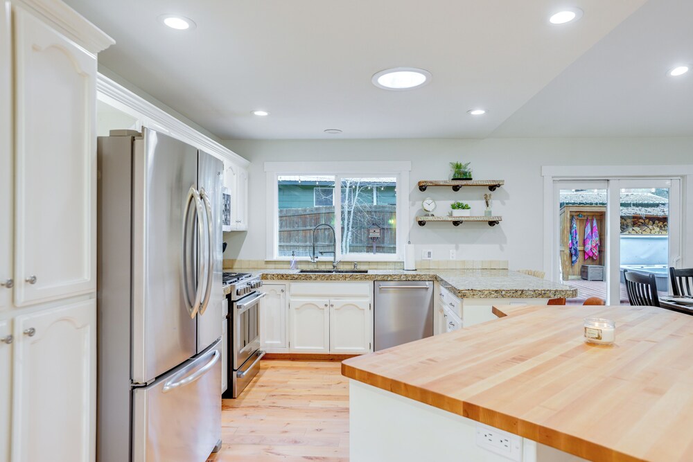 3 Mi to Old Mill District: Family Retreat w/ Yard