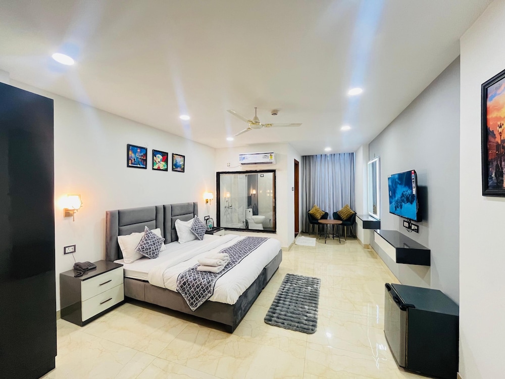 Roomshala 183 Hotel Aroma Chattarpur