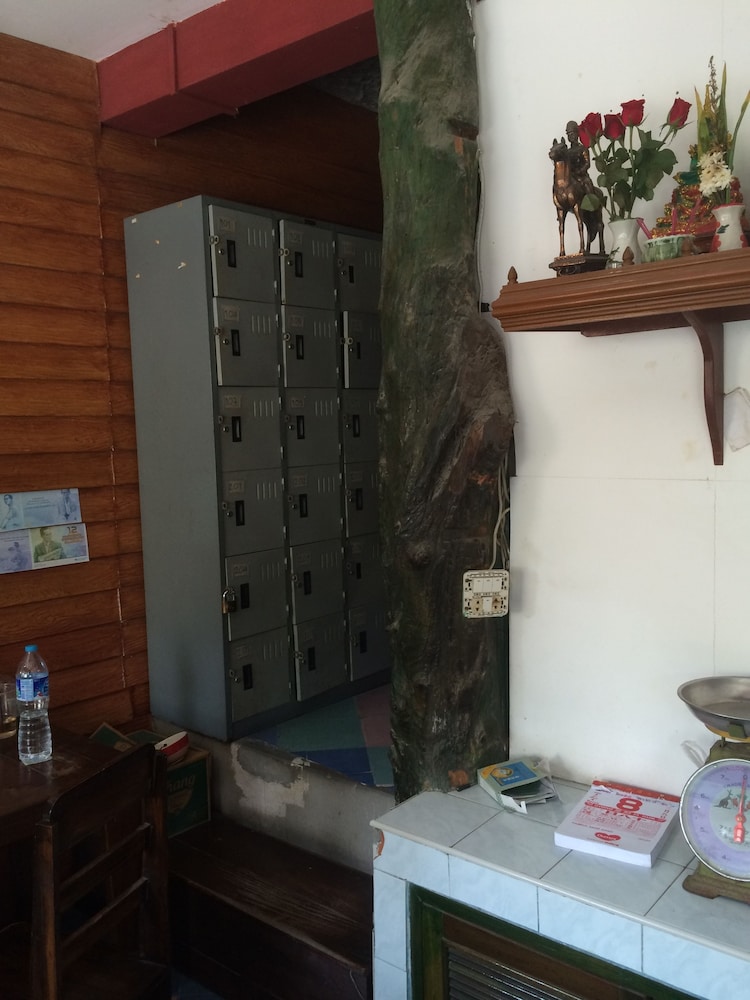 Baan Talay Guesthouse & Dormitory