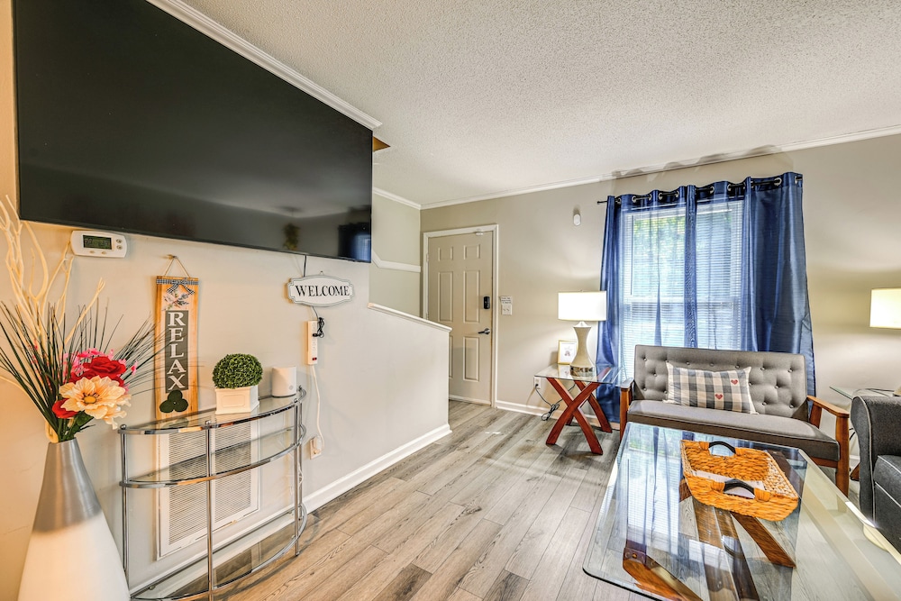 < 2 Mi to ECU & Medical District: Retreat w/ Patio